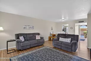 1352 S Brewer Dr, Tucson, AZ 85713 - Photo 9