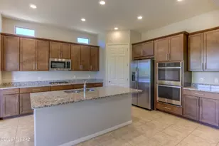 8461 N Gallant Fox Dr, Tucson, AZ 85704 - Photo 13