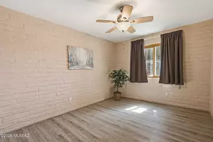 1041 S Abrego Dr, Green Valley, AZ 85614 - Photo 9