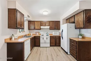 1041 S Abrego Dr, Green Valley, AZ 85614 - Photo 5