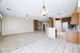 336 W Sunrise Vista Dr, Green Valley, AZ 85614 - Photo 9