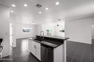 5738 E Hermans Rd, Tucson, AZ 85756 - Photo 15