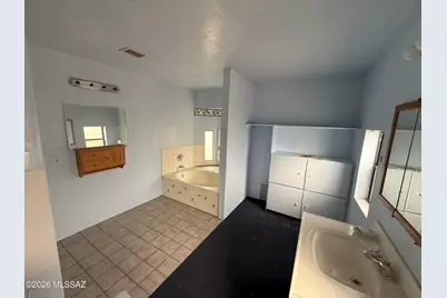 2111 S Miramonte Stravenue, Tucson, AZ 85713 - Photo 9