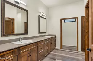 10875 N Poinsettia Dr, Tucson, AZ 85737 - Photo 23