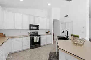 1563 N Rush Creek Ct, Green Valley, AZ 85614 - Photo 13