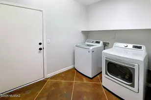 8271 N Rocky Brook Dr, Tucson, AZ 85743 - Photo 19