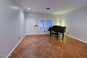 8271 N Rocky Brook Dr, Tucson, AZ 85743 - Photo 9