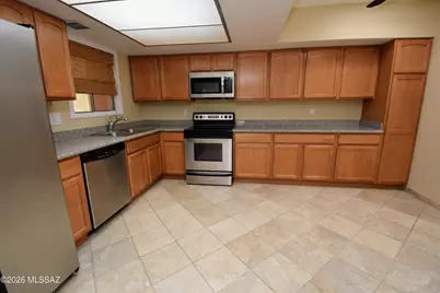 814 N Crescent Lane, Tucson, AZ 85710 - Photo 9