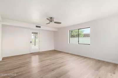 750 W Camino Iturbide, Green Valley, AZ 85622 - Photo 5