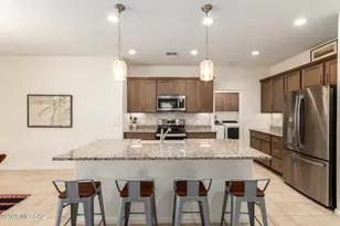 1648 E Horned Lark Dr, Green Valley, AZ 85614 - Photo 9