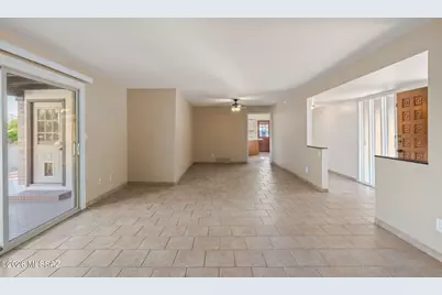 6861 E Hawthorne Circle, Tucson, AZ 85710 - Photo 9