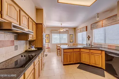 836 E Camino Diestro, Oro Valley, AZ 85704 - Photo 17