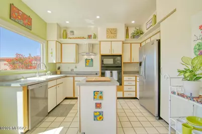 784 E Camino Diestro, Oro Valley, AZ 85704 - Photo 19