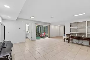 1047 E Hedrick Dr, Tucson, AZ 85719 - Photo 11