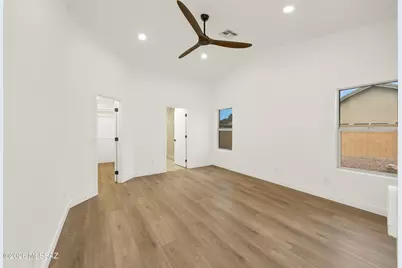 7898 W Sacramento Hill Drive, Tucson, AZ 85743 - Photo 15
