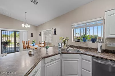 7659 N Hemingway Place, Marana, AZ 85743 - Photo 11