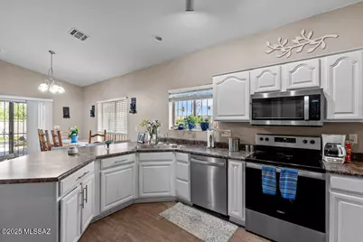 7659 N Hemingway Place, Marana, AZ 85743 - Photo 9