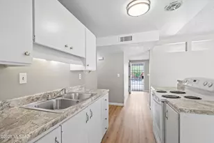 7902 E Winnepeg Dr, Tucson, AZ 85730 - Photo 19