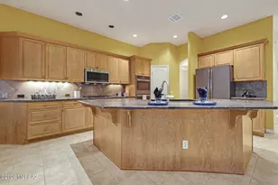 126 E Silverstone Pl, Tucson, AZ 85737 - Photo 5