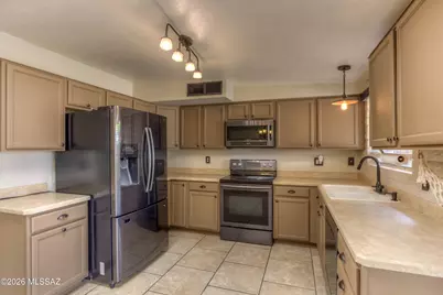 8437 E Rolling Ridge Street, Tucson, AZ 85710 - Photo 13