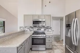 10205 E Kensington Dr, Tucson, AZ 85748 - Photo 11