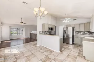 10205 E Kensington Dr, Tucson, AZ 85748 - Photo 9