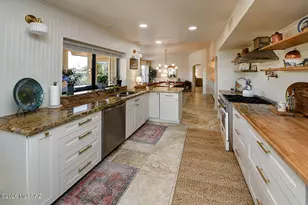 972 E 7 Palms Dr, Oro Valley, AZ 85755 - Photo 15