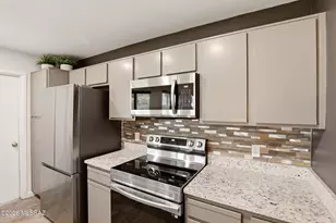 690 S Chimney Canyon Dr, Tucson, AZ 85748 - Photo 15