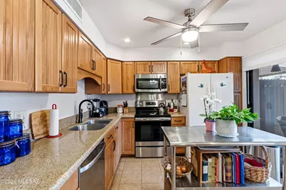 1330 S Avenida Polar S #E-10, Tucson, AZ 85710 - Photo 13