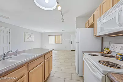 920 W Calle De La Pelotita, Green Valley, AZ 85614 - Photo 13