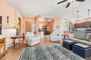 955 W Bosch Dr, Green Valley, AZ 85614 - Photo 9