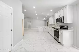 5551 S Pin Oak Dr, Tucson, AZ 85746 - Photo 15