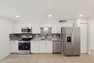 3711 S Le Beaux Pl, Tucson, AZ 85730 - Photo 9