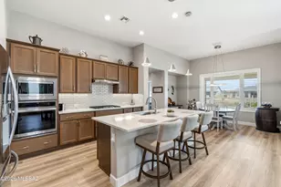 1445 E Golden Rock Wy, Green Valley, AZ 85614 - Photo 13