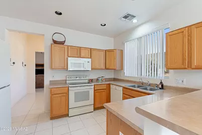 8149 W Morning Light Way, Tucson, AZ 85743 - Photo 13