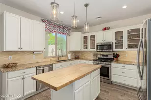 1382 W Sundial Pl, Oro Valley, AZ 85737 - Photo 1