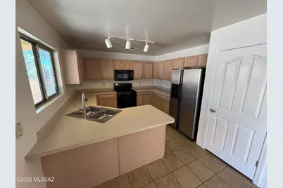 770 W Firehawk Drive, Green Valley, AZ 85614 - Photo 5