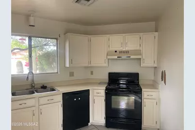 9368 N Hampshire Drive, Tucson, AZ 85742 - Photo 3