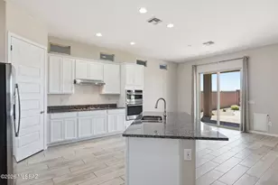 12736 E Prairie Aster Ln, Tucson, AZ 85747 - Photo 9