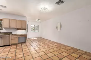 7 W Roma Dr, Tucson, AZ 85737 - Photo 9