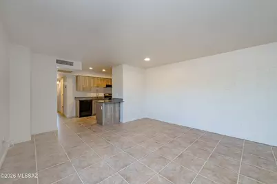 2525 N Alvernon Way #UNIT E1, Tucson, AZ 85712 - Photo 5