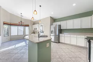 1917 E Orchid Ln, Green Valley, AZ 85614 - Photo 5