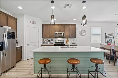 10678 W Harrigan Drive, Marana, AZ 85653 - Photo 9