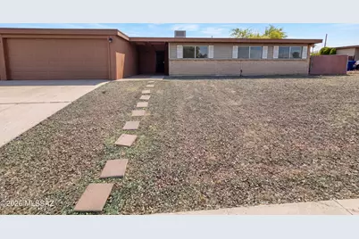 8421 E Balfour Drive, Tucson, AZ 85710 - Photo 1
