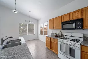 7790 E Castle Valley Way, Tucson, AZ 85750 - Photo 13