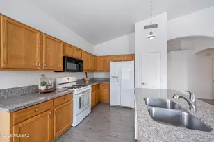 7790 E Castle Valley Way, Tucson, AZ 85750 - Photo 9