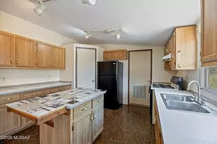 6940 N Pelto Path, Tucson, AZ 85743 - Photo 7