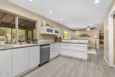 10685 E Oakwood Drive, Tucson, AZ 85749 - Photo 7