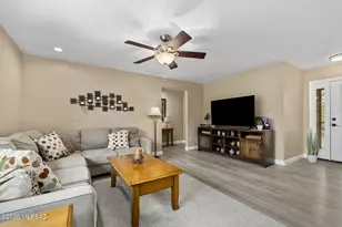 10685 E Oakwood Dr, Tucson, AZ 85749 - Photo 11