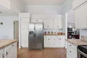 1750 W CÃ­rculo De La Pinata, Green Valley, AZ 85622 - Photo 17